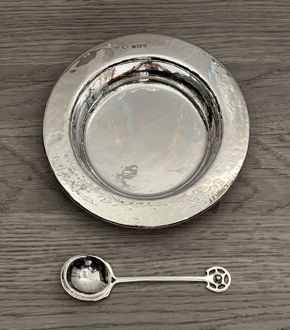 Beautiful Arts & Crafts Solid Silver Christening Set by Goldsmiths & Silversmiths   View V