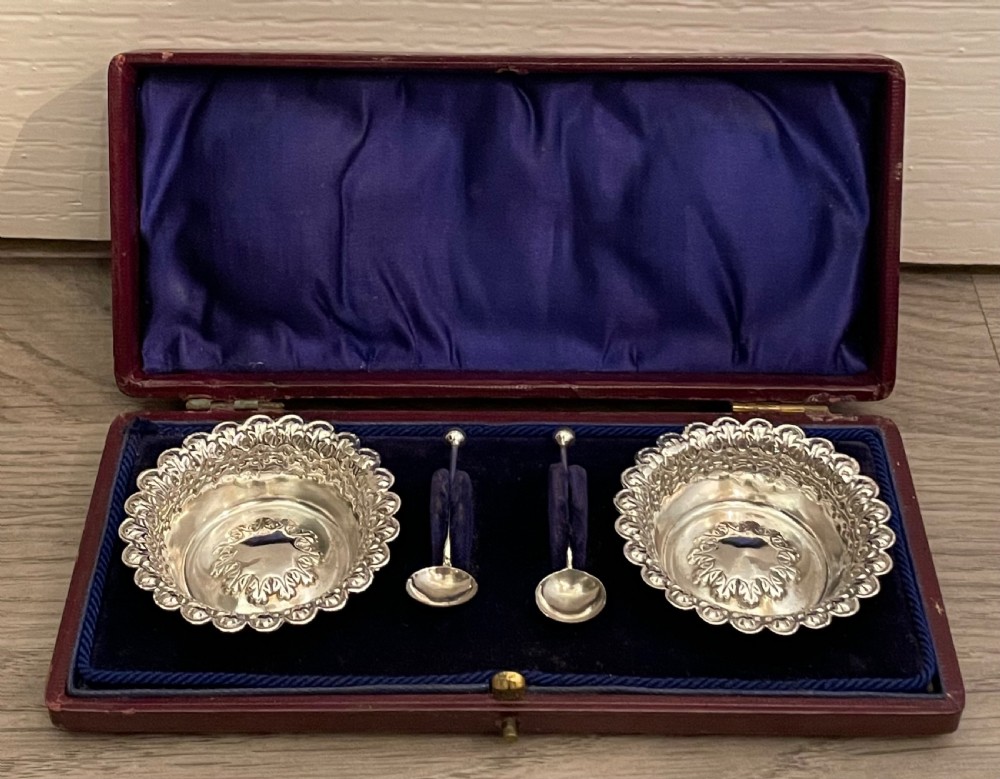 Pair of Victorian Silver Salts with Spoons, cased, 1898