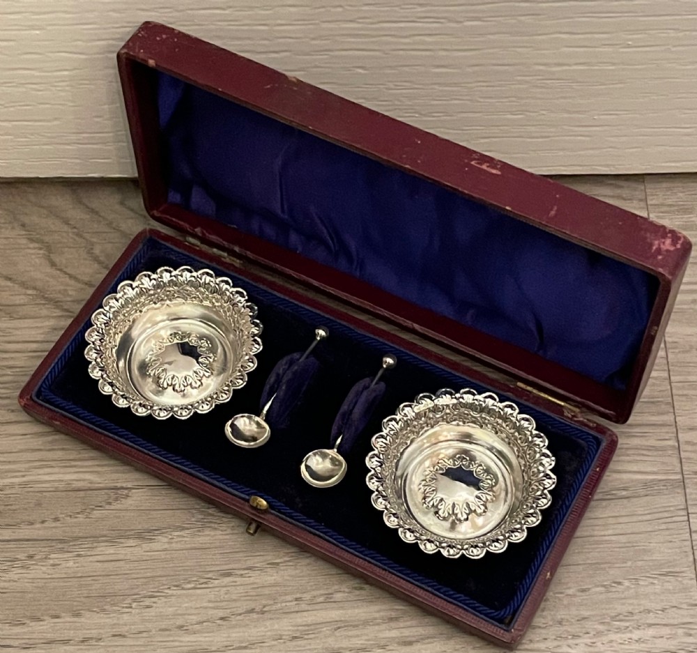 Pair of Victorian Silver Salts with Spoons, cased, 1898 View II