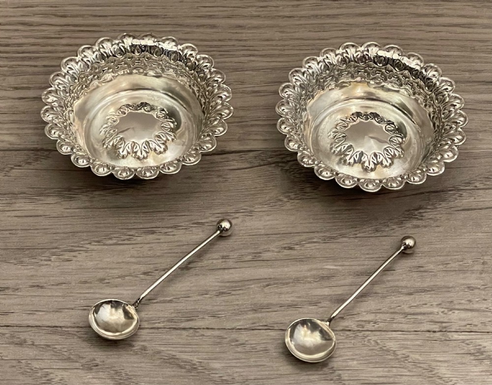 Pair of Victorian Silver Salts with Spoons, cased, 1898 View III