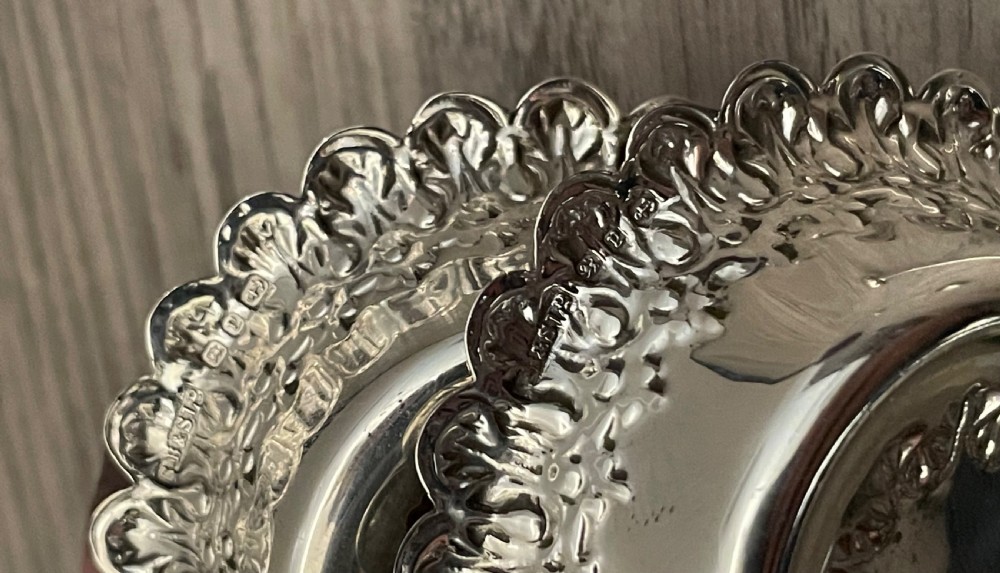 Pair of Victorian Silver Salts with Spoons, cased, 1898 View IV