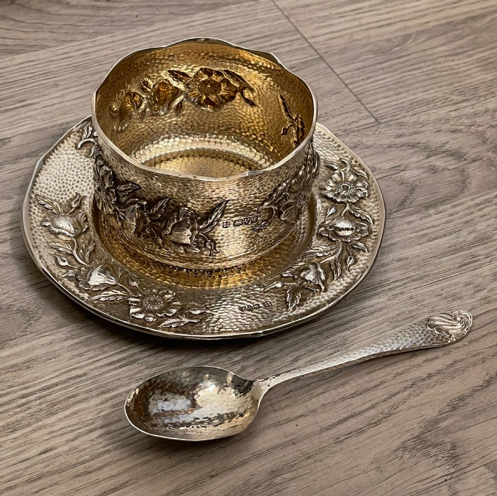 Stunning g Arts & Crafts Silver Gilt Christening Porringer set, Chester View V