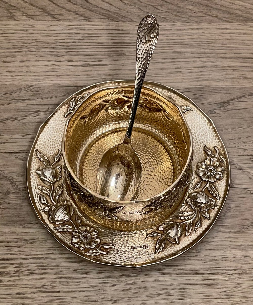 Stunning g Arts & Crafts Silver Gilt Christening Porringer set, Chester View X