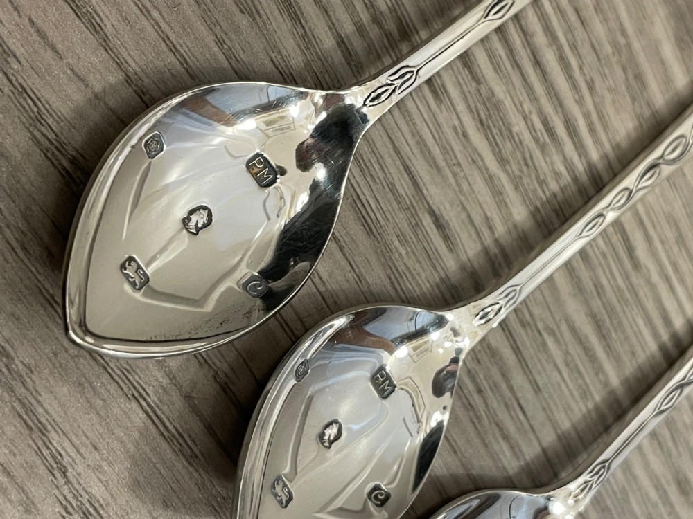 Eight Silver Spoons, Queen Elizabeth II Jubilee, 280 grams View V