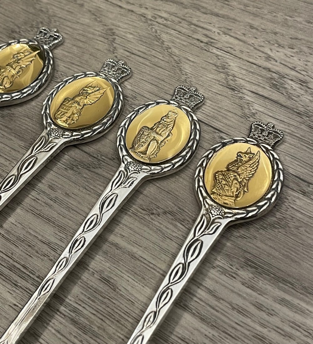 Eight Silver Spoons, Queen Elizabeth II Jubilee, 280 grams View VI