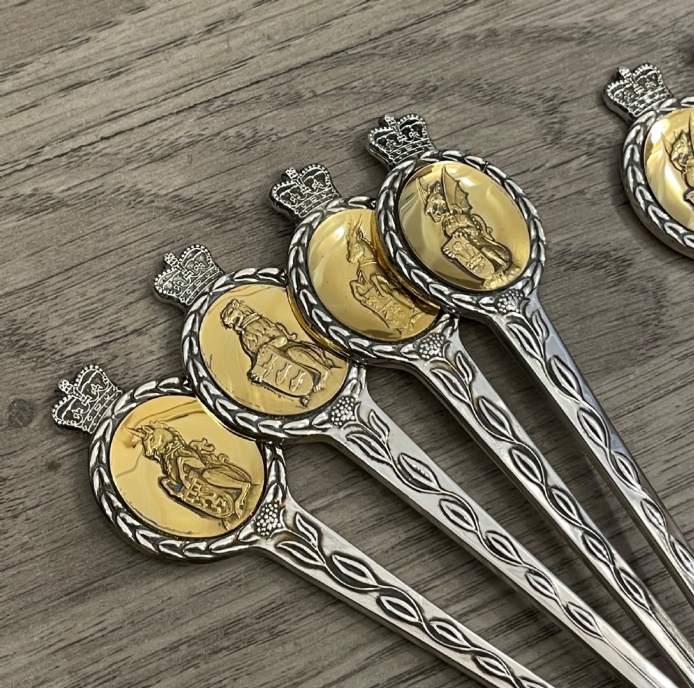 Eight Silver Spoons, Queen Elizabeth II Jubilee, 280 grams View VII