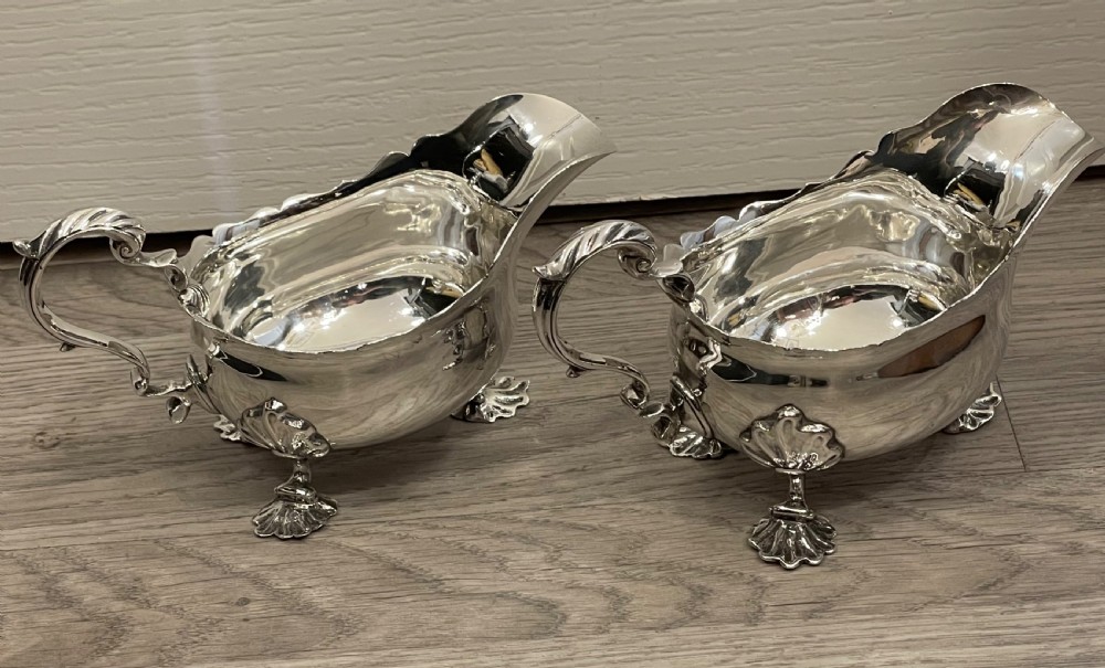Large Pair of Victorian Solid Silver Sauce Boats, Chester 1896 View V
