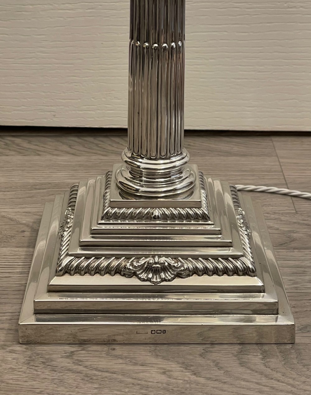 Large Solid Silver Corinthian Column Table Lamp, 1900 View VII