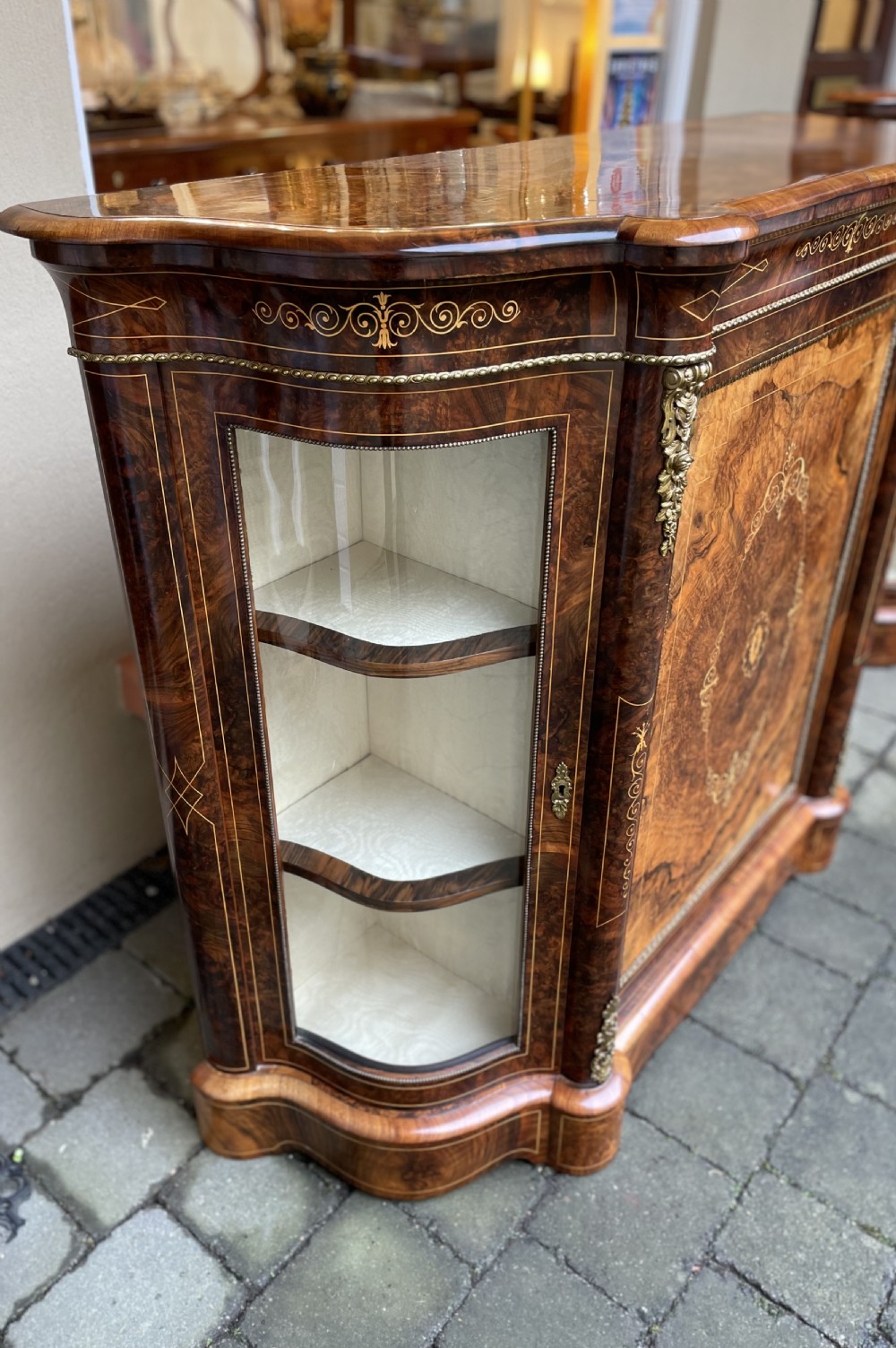 Superb Pair of Victorian Burr Walnut Credenza Sideboards View VIII