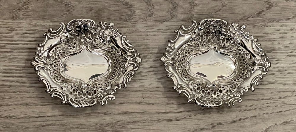 Pair of late Victorian Solid Silver Bon Bon Dishes, 1901 View II