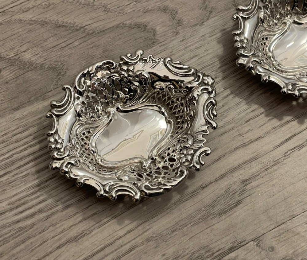 Pair of late Victorian Solid Silver Bon Bon Dishes, 1901 View III