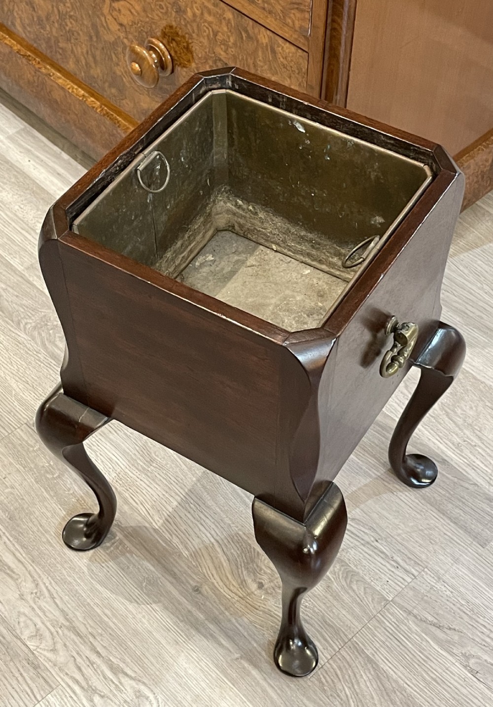 A square dark mahogany Georgian jardiniere featuring cabriole legs, brass side handles, and a removable metal liner. View III