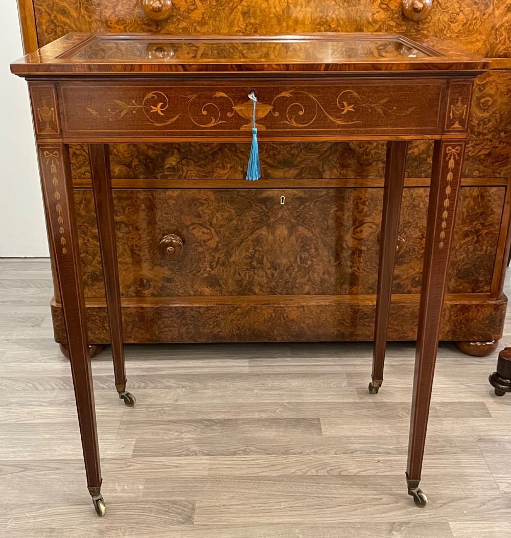 Beautiful Edwardian inlaid Fiddleback Mahogany Bijouterie Table View II