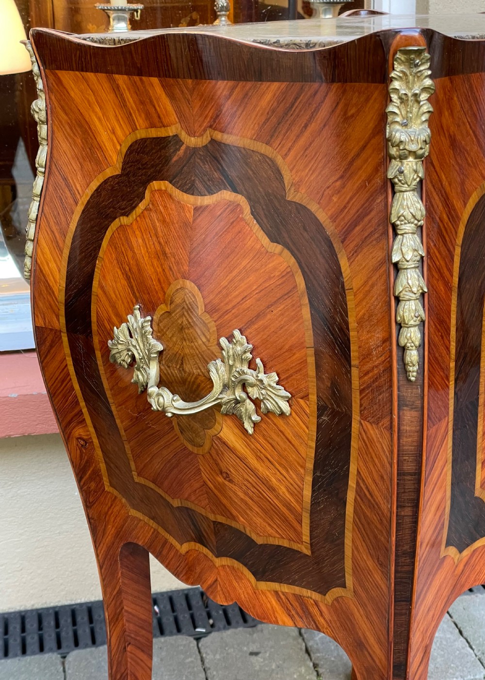 Quality Pair of Rosewood Bombe Commode Bedside Cabinets View XII
