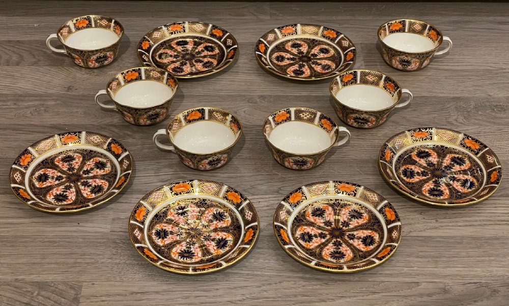 Royal Crown Derby Imari Pattern Tea Cups and Saucers for Six Persons, c1917