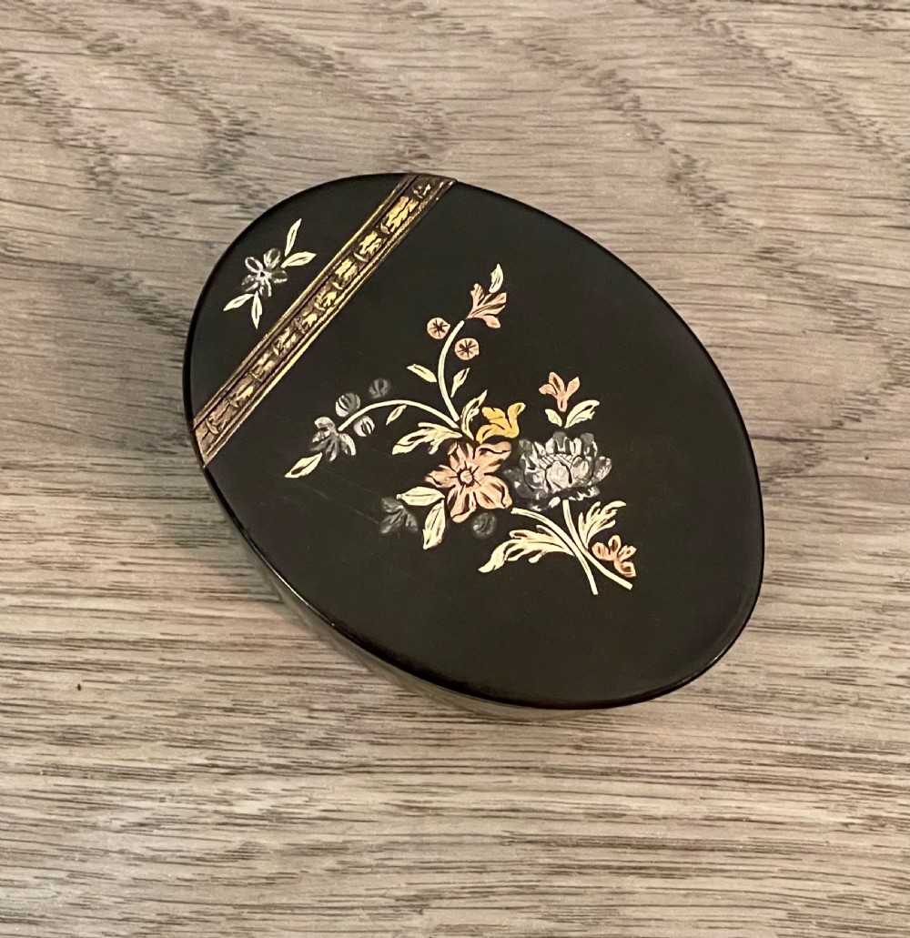 George III tortoiseshell and gold pique snuff box  View V