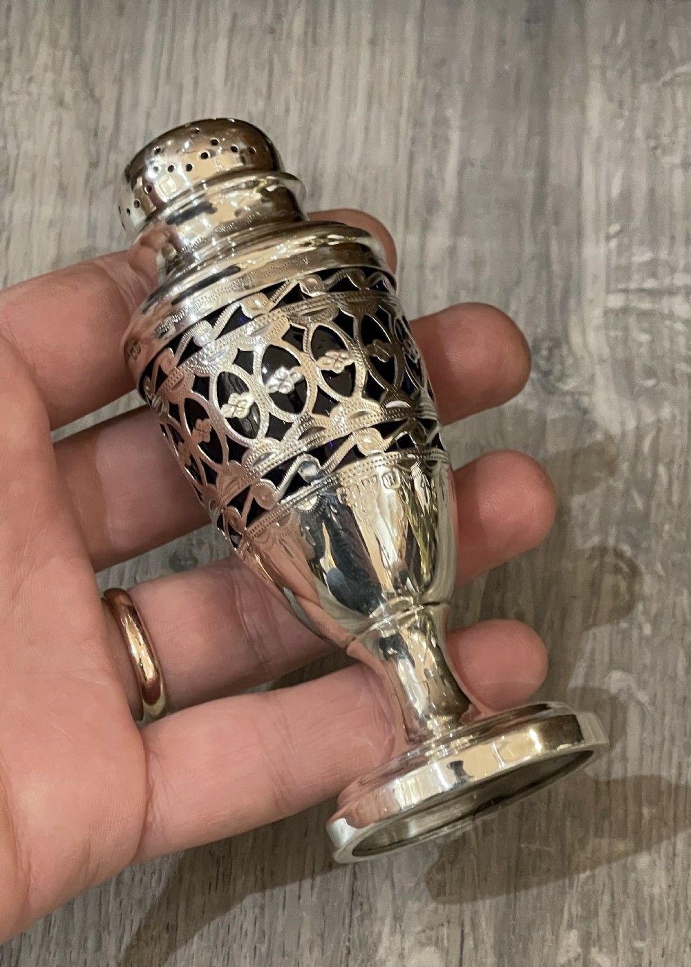 Quality Victorian Silver Pepper Pot, Chester 1900 View II