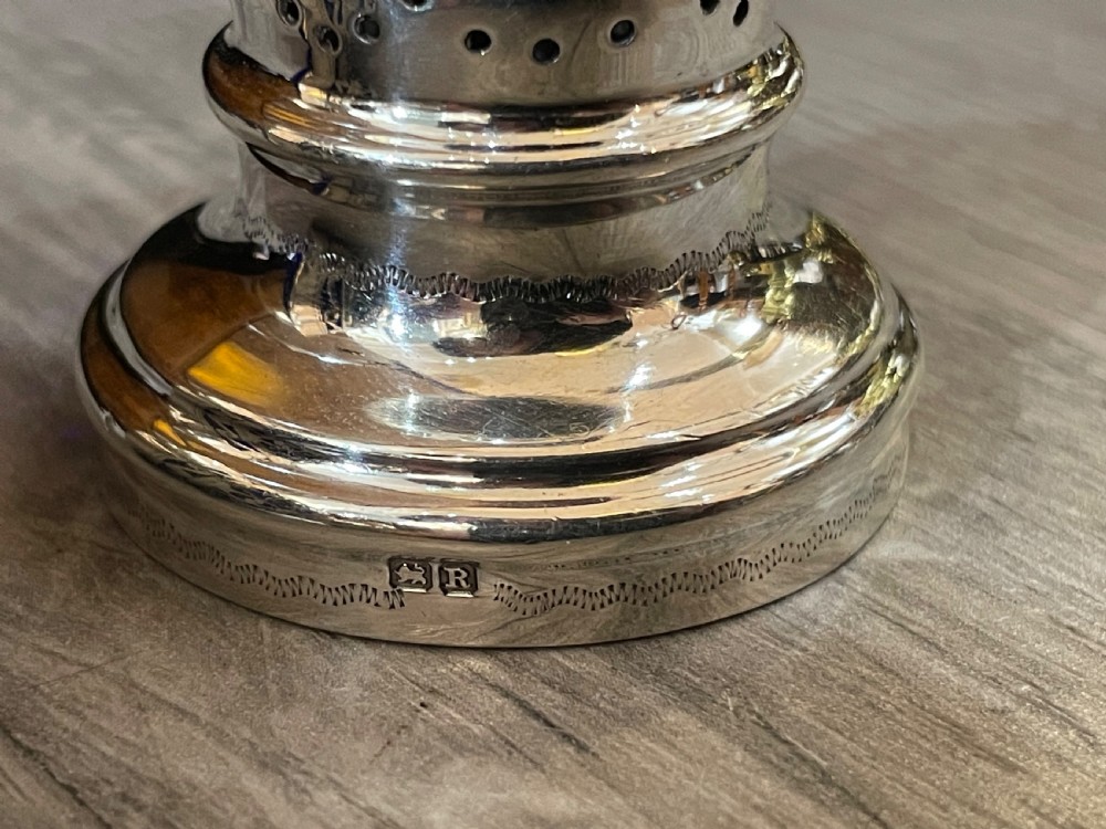 Quality Victorian Silver Pepper Pot, Chester 1900 View IV