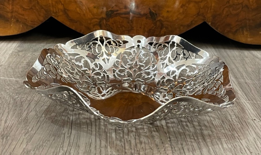Pretty Elizabeth II Solid Silver Bon Bon Dish View III