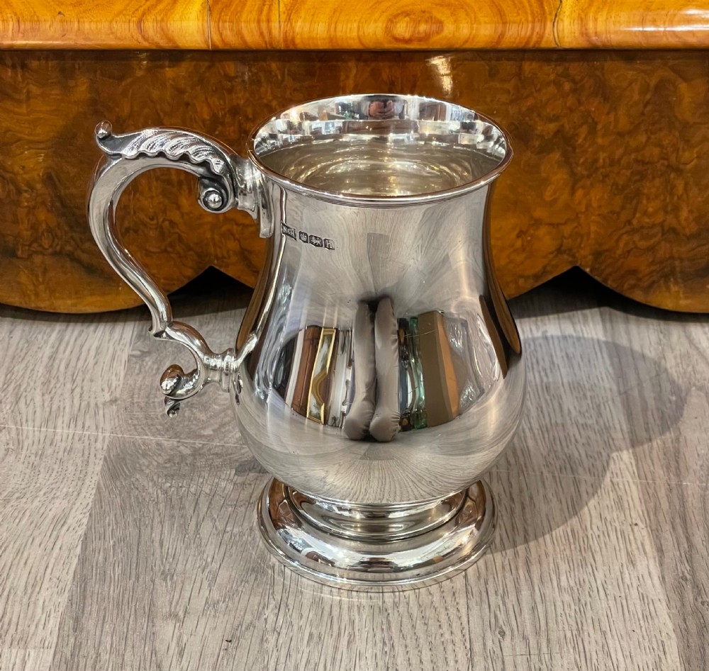 Quality George V Solid Silver Pint Tankard by Walker & Hall