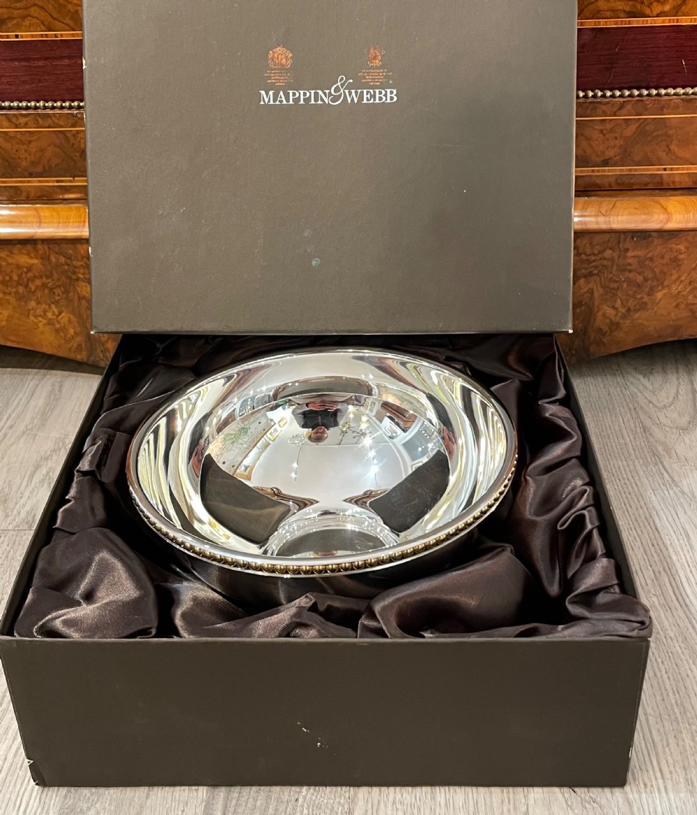 Elizabeth II silver bowl with silver gilt beaded rim View V