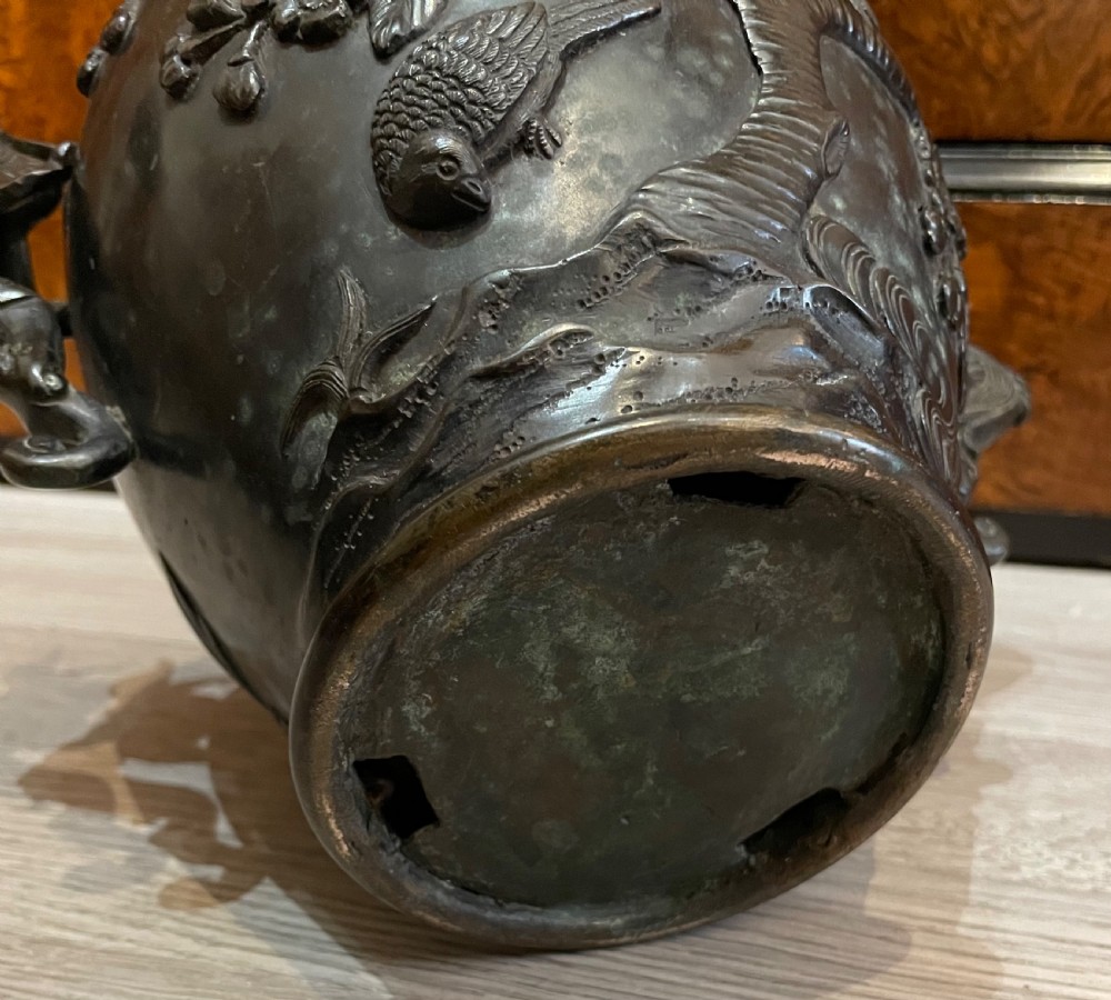 Japanese Meiji Period Twin Handled Bronze Vase View VII