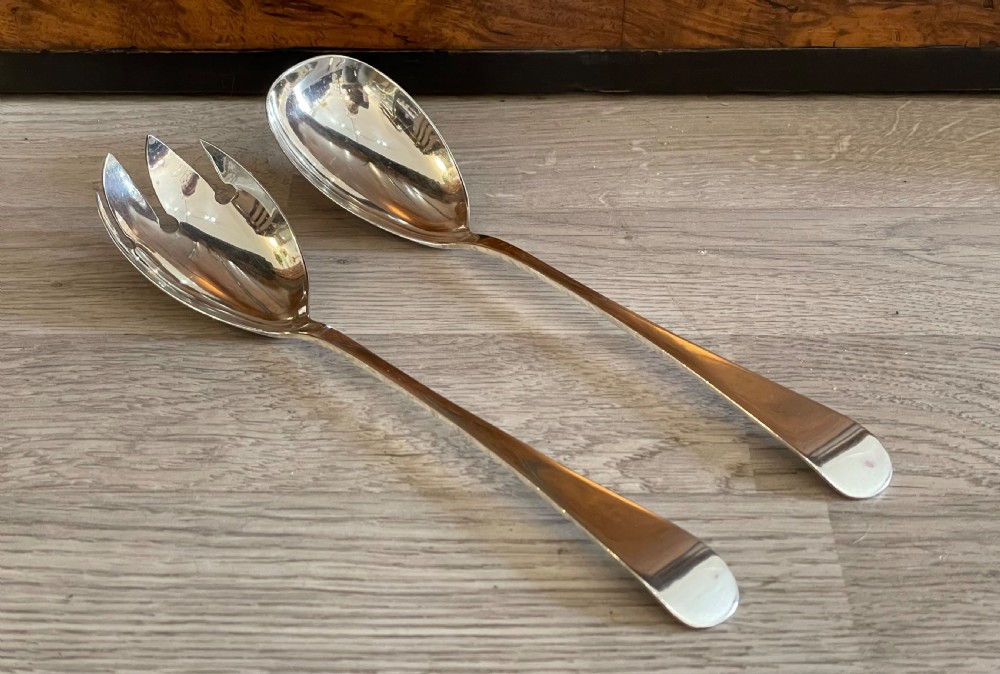 Pair of George V Solid Silver Salad Servers, Chester  View II