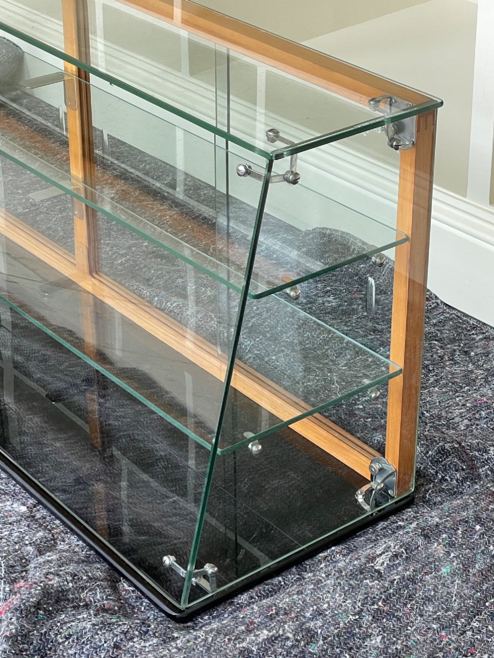 1950s oak and glass bakery counter top display cabinet View IV