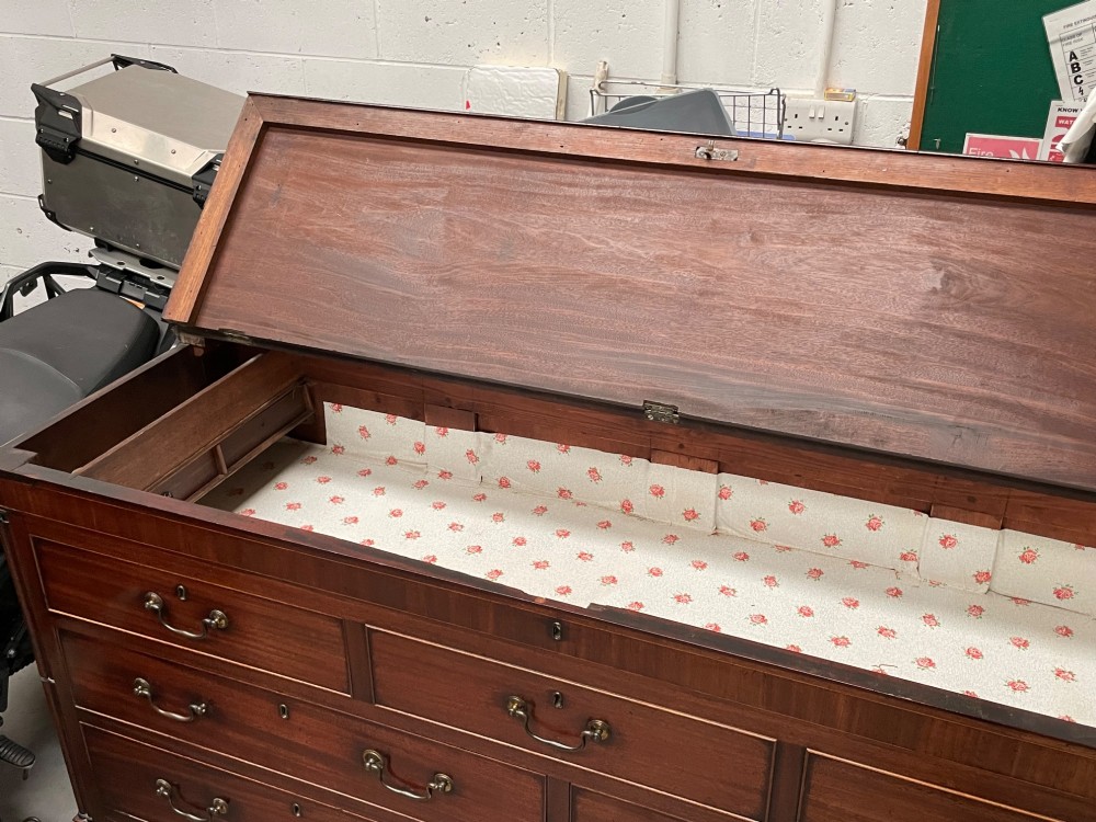 Impressive George III Mahogany Lancashire Mule Chest View IV