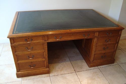 A LARGE EDWARDIAN OAK PARTNERS DESK C1900 - ADDITIONAL PHOTO 1