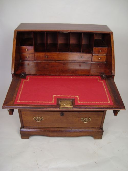 AN 18THC BUREAU - ADDITIONAL PHOTO 1