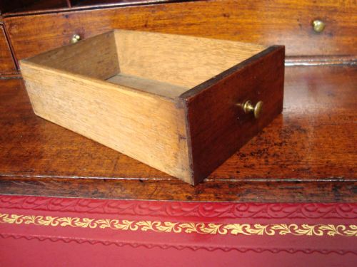 AN 18THC BUREAU - ADDITIONAL PHOTO 3