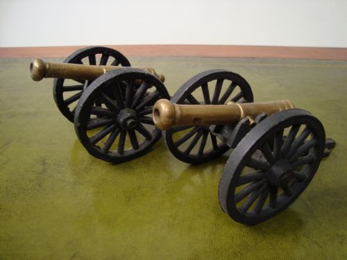 a decorative pair of desktop cannons - CATEGORY: ANTIQUE MISCELLANEOUS - DATED EDWARDIAN