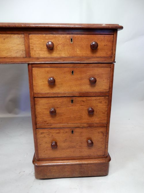 A 19THC OAK PEDESTAL DESK - ADDITIONAL PHOTO 1