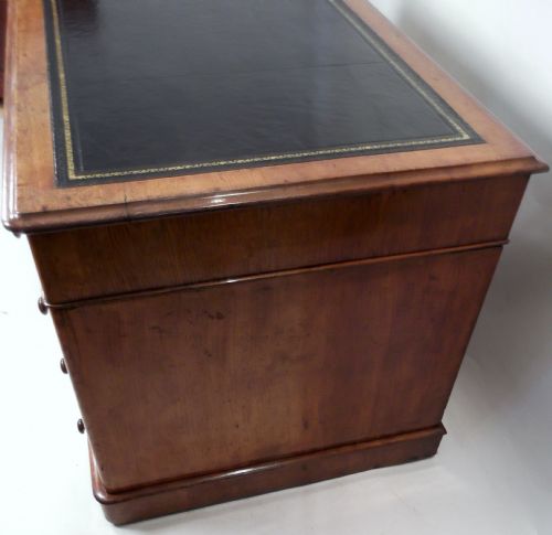 A 19THC OAK PEDESTAL DESK - ADDITIONAL PHOTO 3