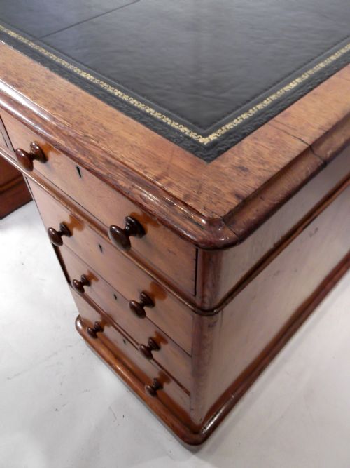 A 19THC OAK PEDESTAL DESK - ADDITIONAL PHOTO 4