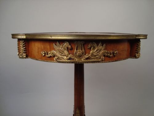 A STUNNING WALNUT AND BRASS MOUNTED OCCASIONAL TABLE - ADDITIONAL PHOTO 5