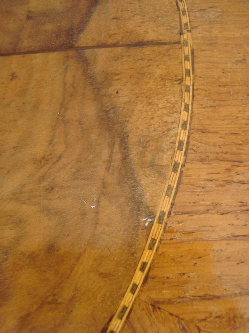 A STUNNING WALNUT AND BRASS MOUNTED OCCASIONAL TABLE - ADDITIONAL PHOTO 6