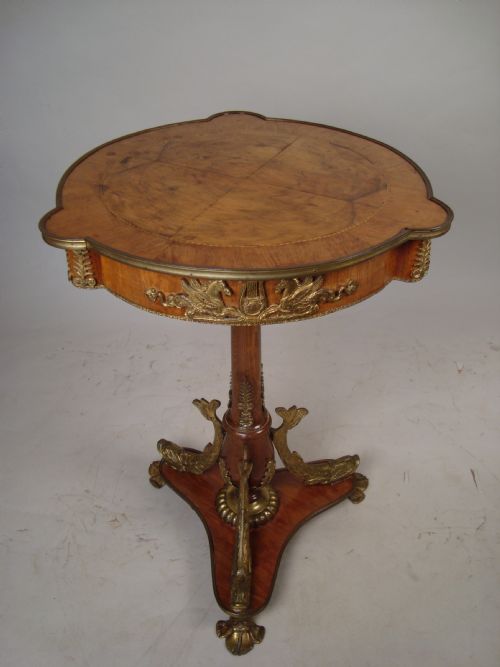 A STUNNING WALNUT AND BRASS MOUNTED OCCASIONAL TABLE - ADDITIONAL PHOTO 7