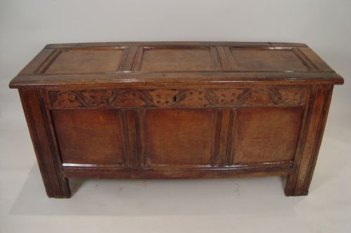 an 18thc oak coffer chest - CATEGORY: ANTIQUE CHESTS - DATED 18TH CENTURY
