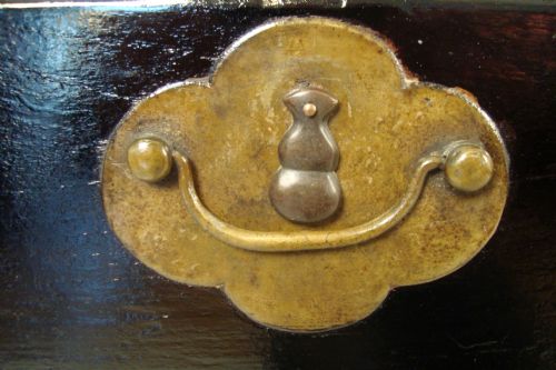 AN ELEGANT 19THC CHINESE SIDE TABLEDESK - ADDITIONAL PHOTO 2
