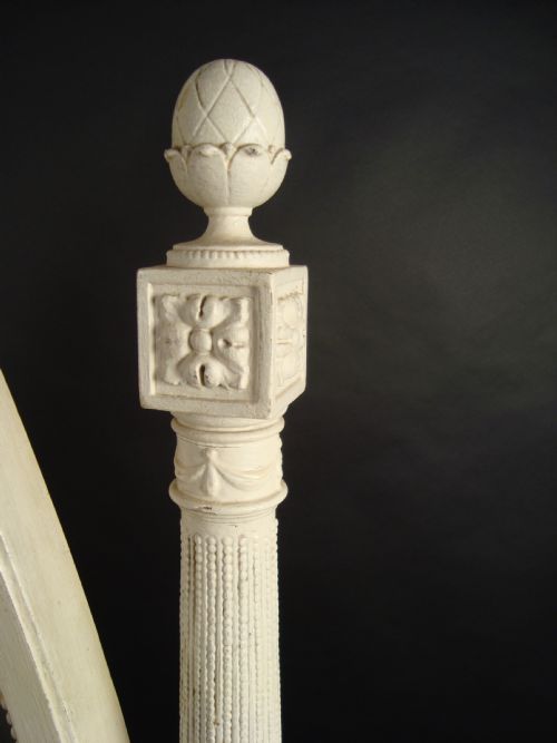 A LATE 19TH CENTURY FRENCH NEOCLASSICAL REVIVAL WHITE PAINTED CHEVEL MIRROR - ADDITIONAL PHOTO 3