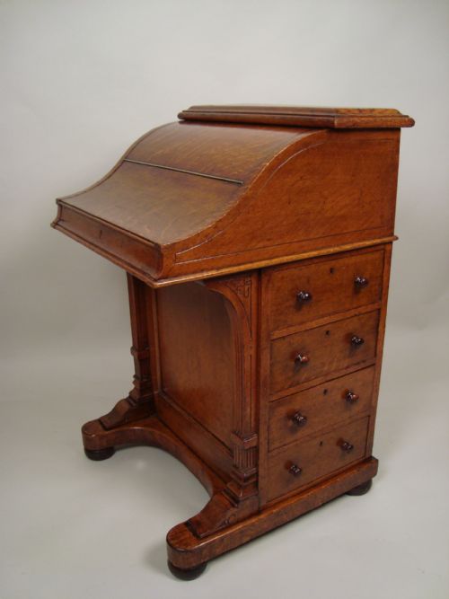 A VERY IMPRESSIVE GOLDEN OAK 'JACK IN THE BOX' DAVENPORT - ADDITIONAL PHOTO 2