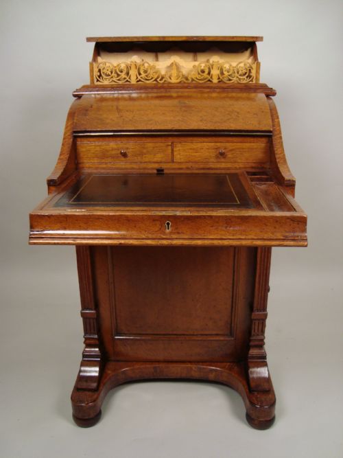 A VERY IMPRESSIVE GOLDEN OAK 'JACK IN THE BOX' DAVENPORT - ADDITIONAL PHOTO 4