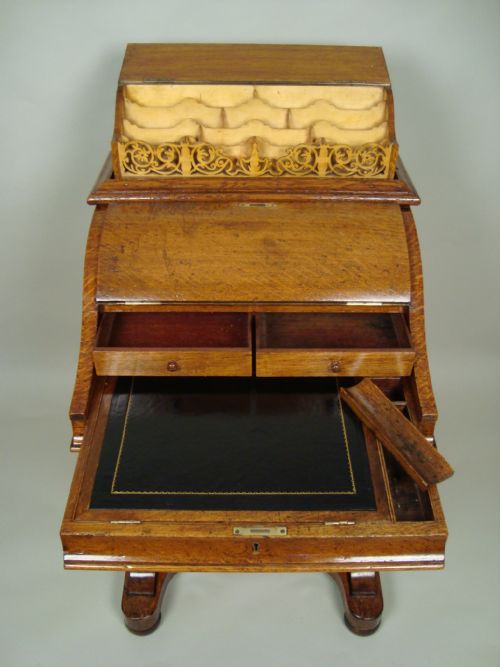 A VERY IMPRESSIVE GOLDEN OAK 'JACK IN THE BOX' DAVENPORT - ADDITIONAL PHOTO 8