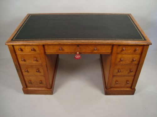 A QUALITY VICTORIAN OAK DESK WITH 'WELLINGTON CHEST' LOCKING SYSTEM - ADDITIONAL PHOTO 9