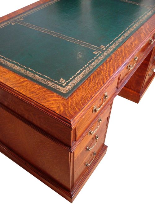 A DELIGHTFUL EDWARDIAN 'FIGURED OAK' PEDESTAL DESK - ADDITIONAL PHOTO 1
