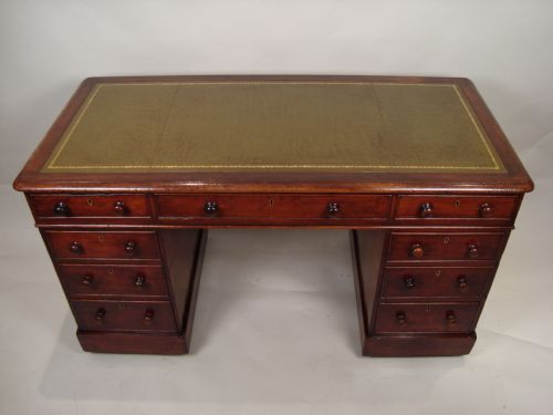 A VERY ATTRACTIVE VICTORIAN LARGE PEDESTAL DESK - ADDITIONAL PHOTO 1