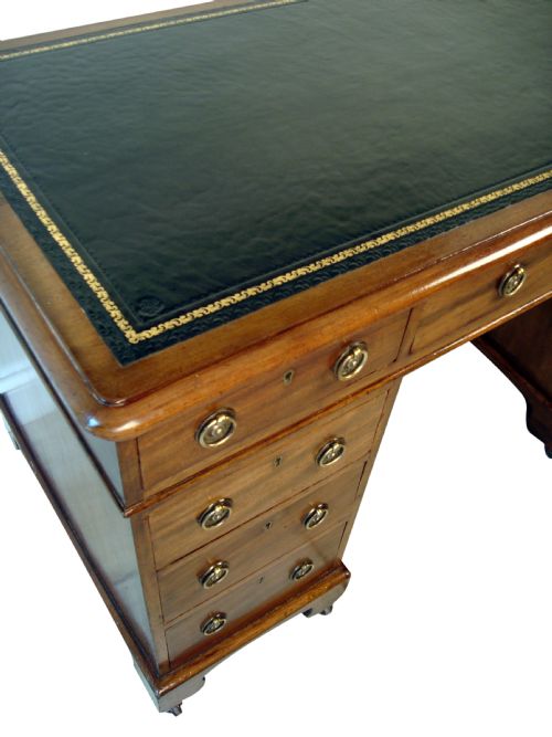A VERY HANDSOME VICTORIAN PEDESTAL WRITING DESK - ADDITIONAL PHOTO 5