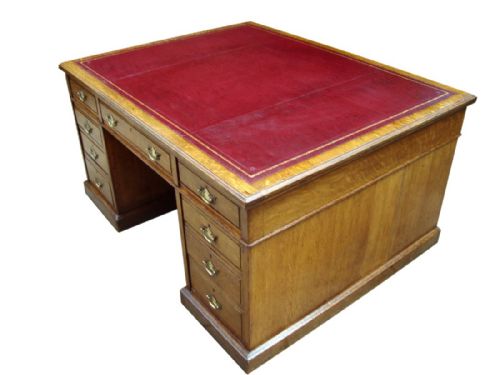 A VERY IMPRESSIVE LARGE VICTORIAN GOLDEN OAK PARTNERS DESK - ADDITIONAL PHOTO 3